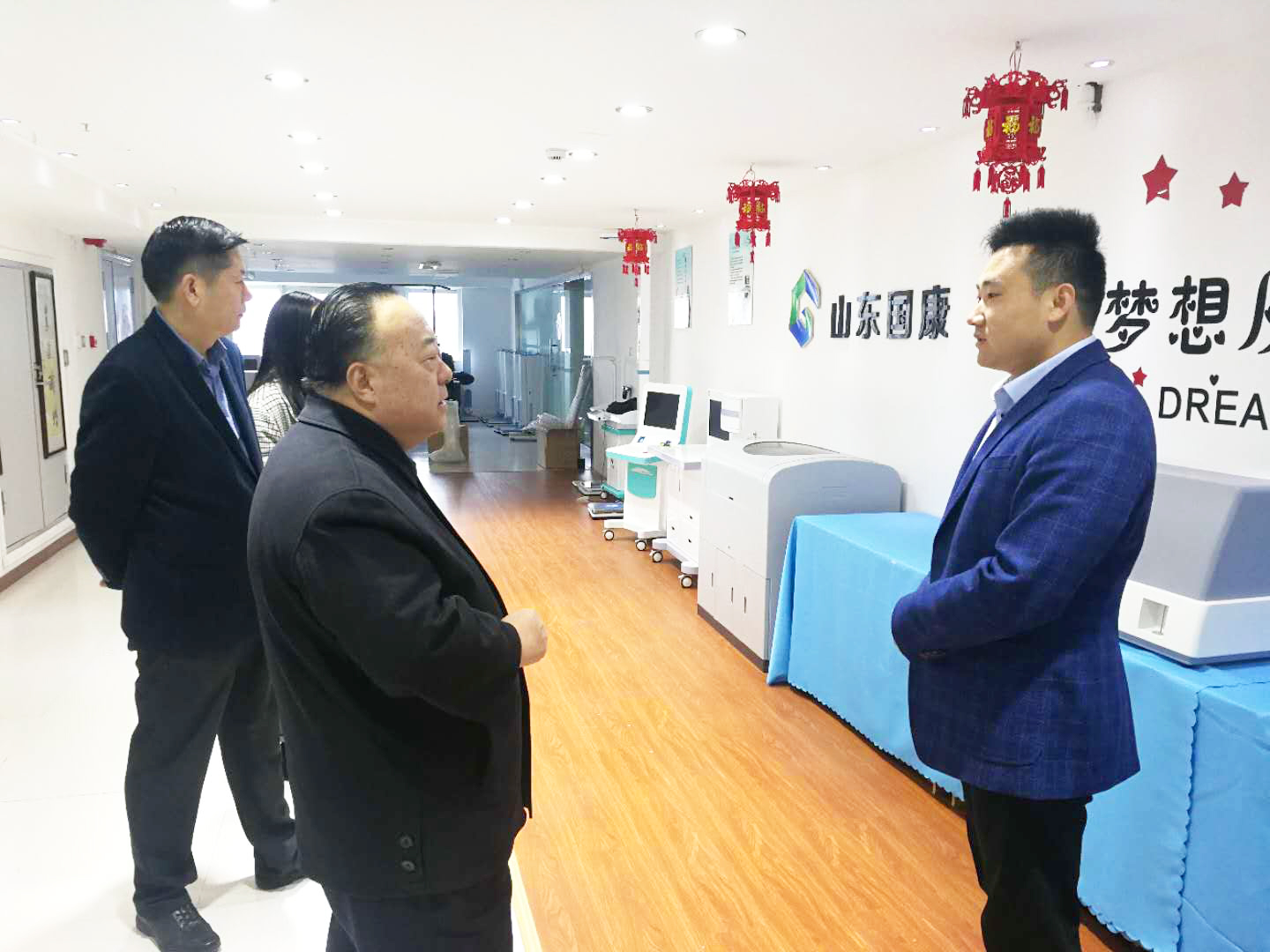 枣庄市薛城区区长张伟来山东91视频污污污公司实地考察