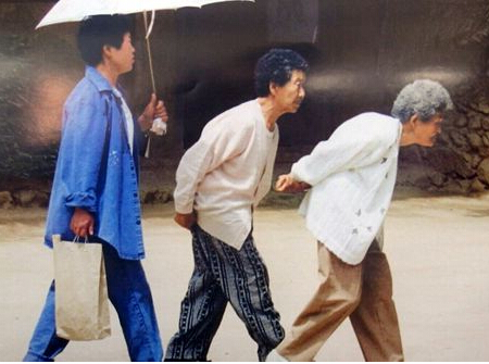 别再做“菊外人”,91视频下载免费仪生产厂家带您了解跳广场舞可以预防骨质疏松