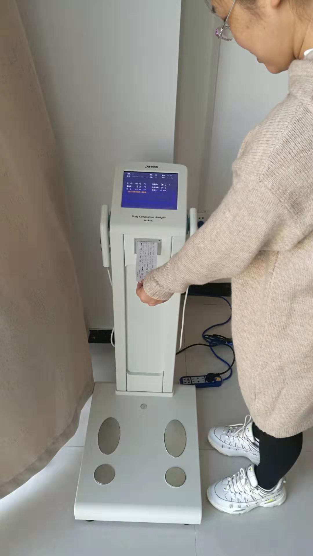 工程师走进陕西榆林易尔生医疗咨询91视频APP污视频APP售后维护
