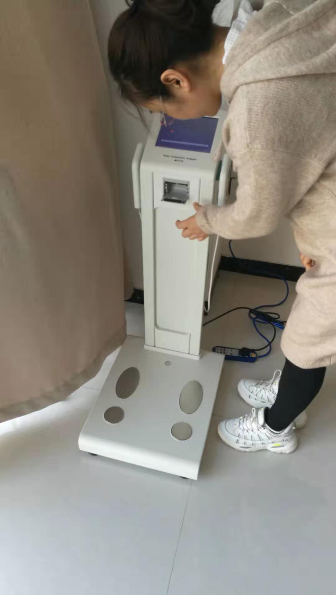 工程师走进陕西榆林易尔生医疗咨询91视频APP污视频APP售后维护